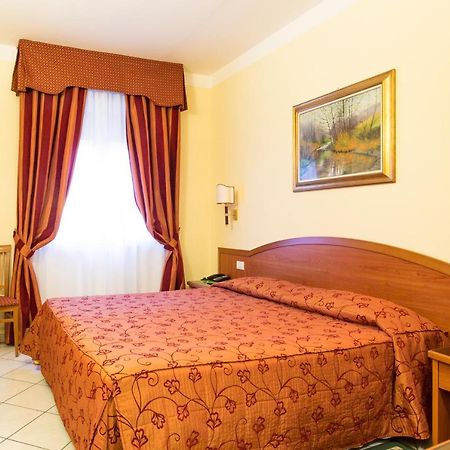 Carisio Hotel Ristorante Paladini מראה חיצוני תמונה