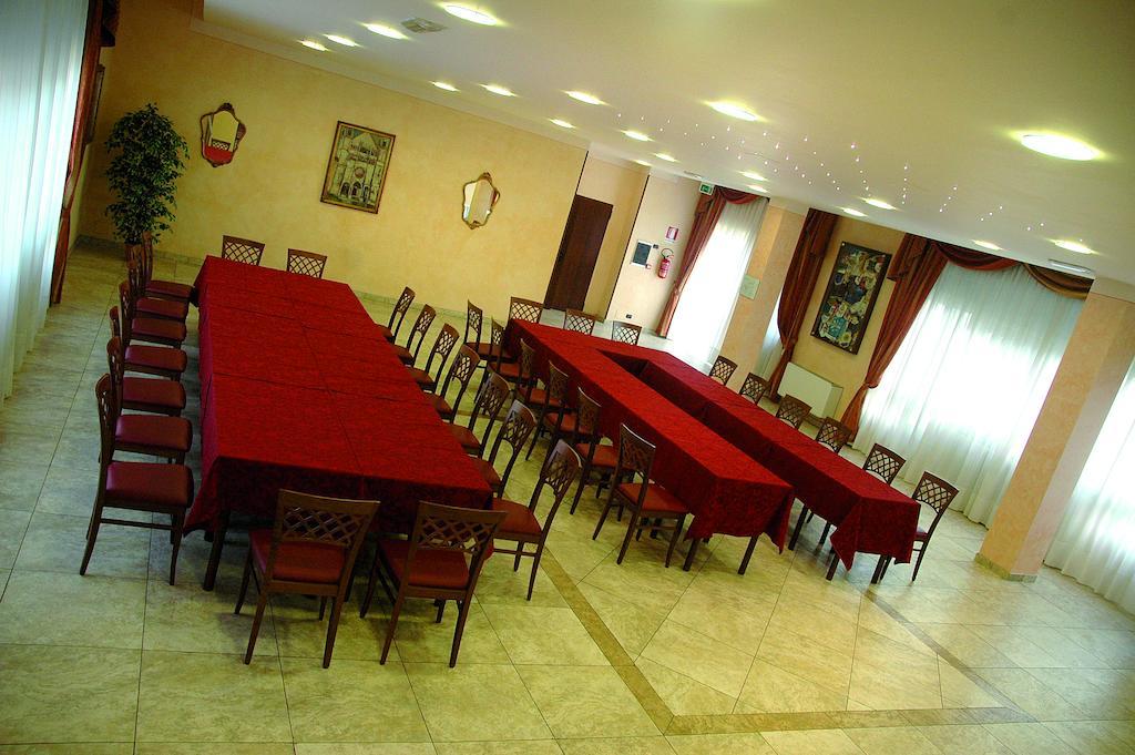 Carisio Hotel Ristorante Paladini מראה חיצוני תמונה