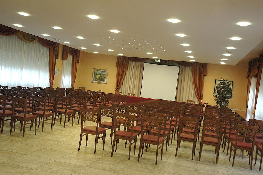 Carisio Hotel Ristorante Paladini מראה חיצוני תמונה