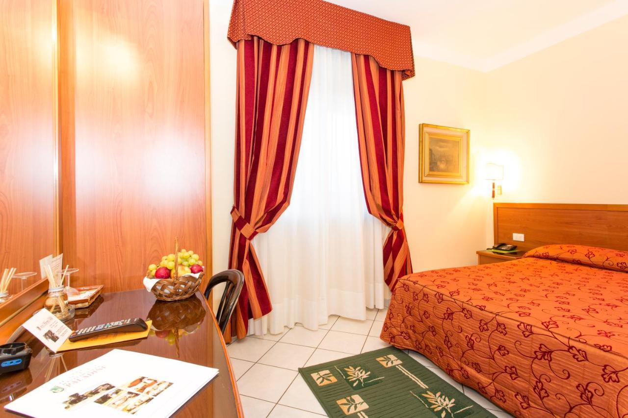 Carisio Hotel Ristorante Paladini מראה חיצוני תמונה