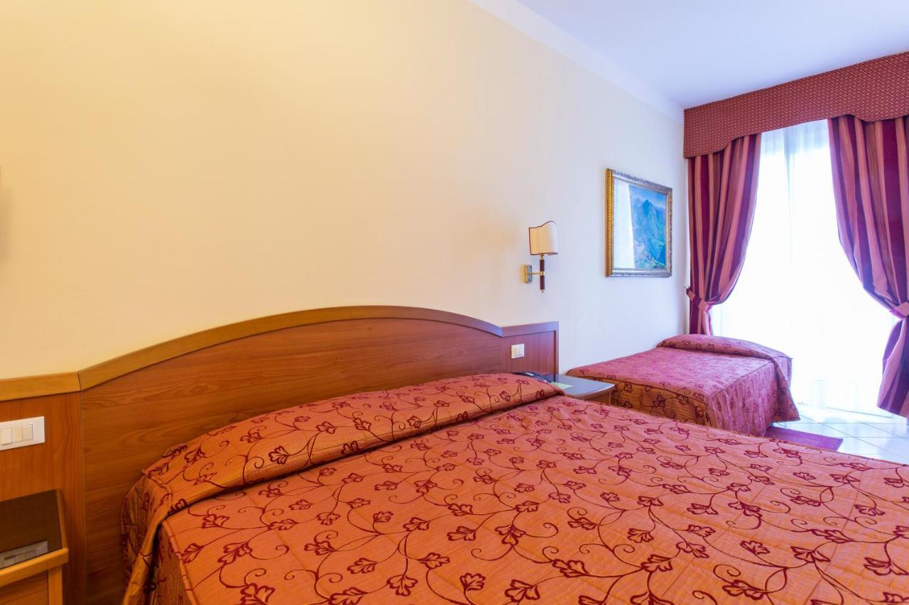 Carisio Hotel Ristorante Paladini מראה חיצוני תמונה