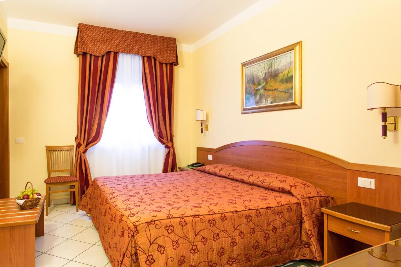 Carisio Hotel Ristorante Paladini מראה חיצוני תמונה
