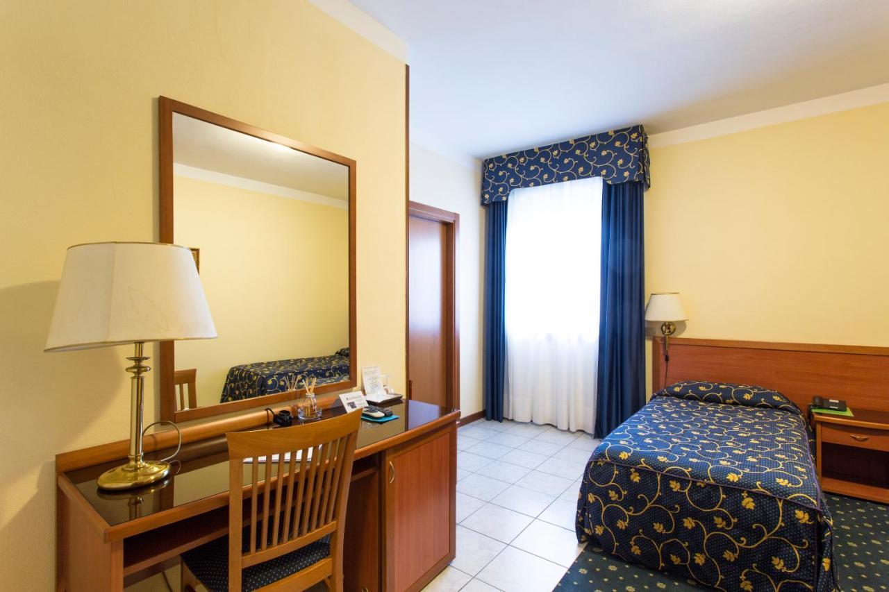 Carisio Hotel Ristorante Paladini מראה חיצוני תמונה