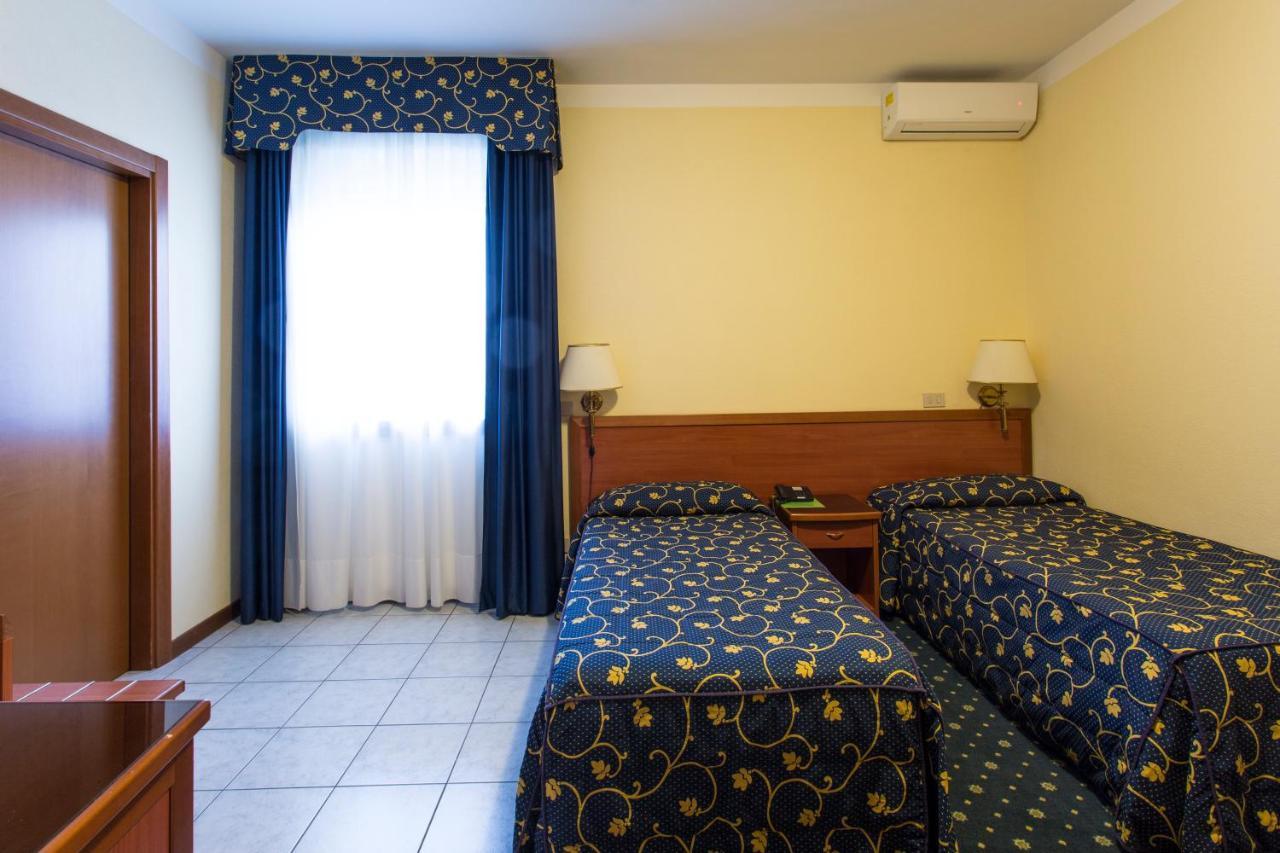 Carisio Hotel Ristorante Paladini מראה חיצוני תמונה