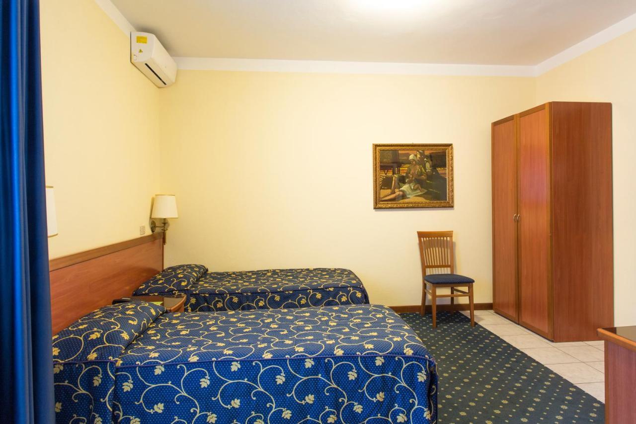 Carisio Hotel Ristorante Paladini מראה חיצוני תמונה